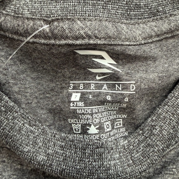 Nike Boys Gray and Black T-Shirt and Shorts - Picture 6 of 6